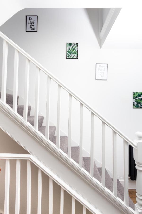 Bright Cheery 4 Bd Apartment By Brighton Station ภายนอก รูปภาพ