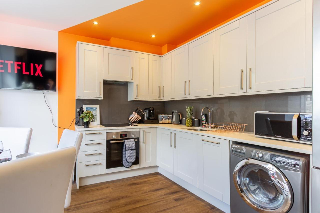 Bright Cheery 4 Bd Apartment By Brighton Station ภายนอก รูปภาพ