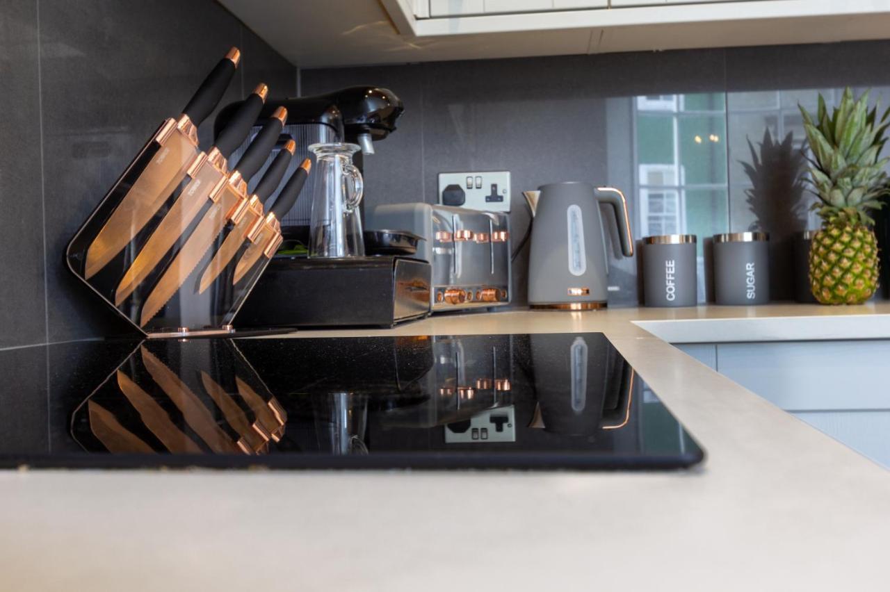 Bright Cheery 4 Bd Apartment By Brighton Station ภายนอก รูปภาพ