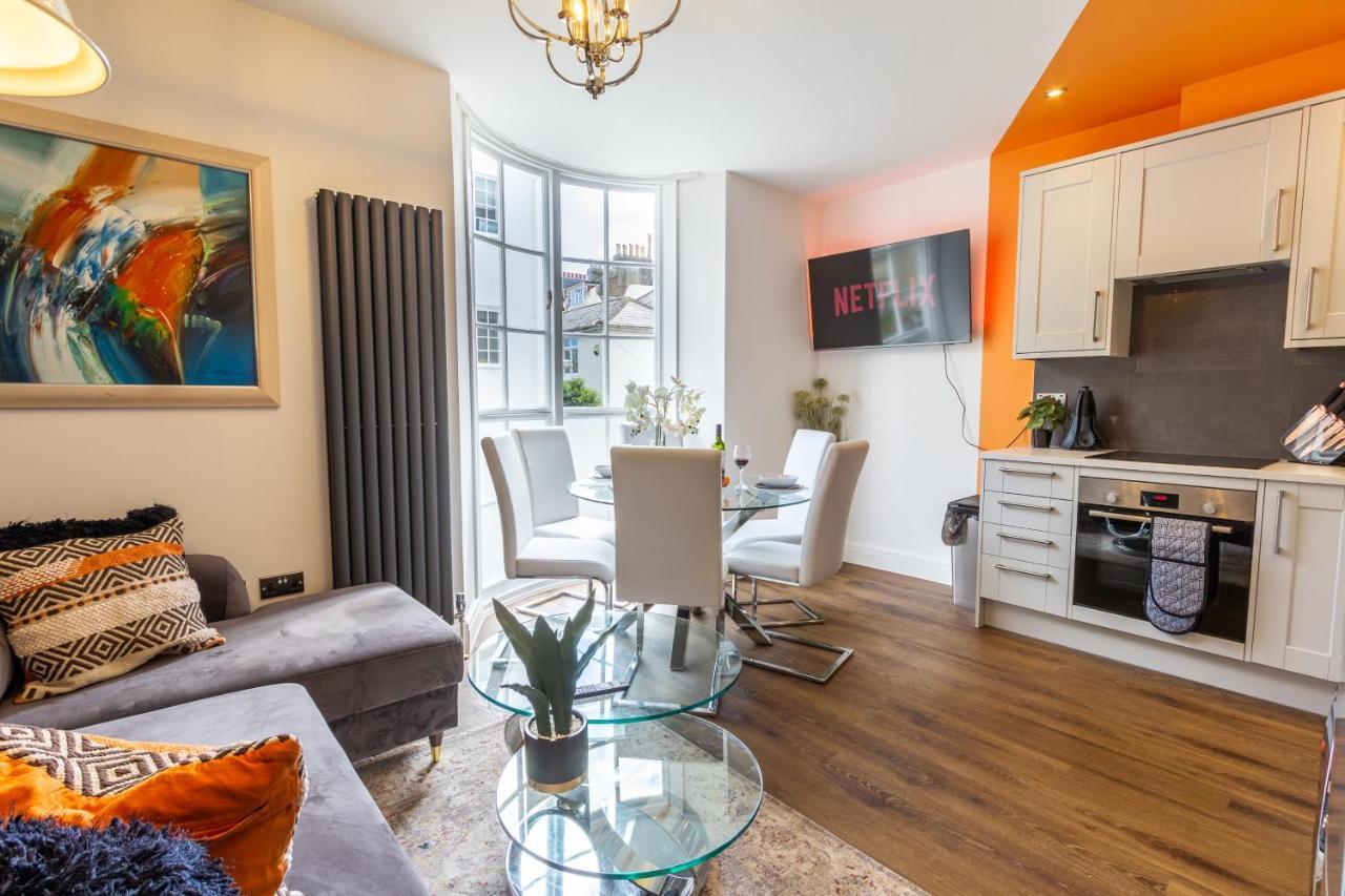Bright Cheery 4 Bd Apartment By Brighton Station ภายนอก รูปภาพ