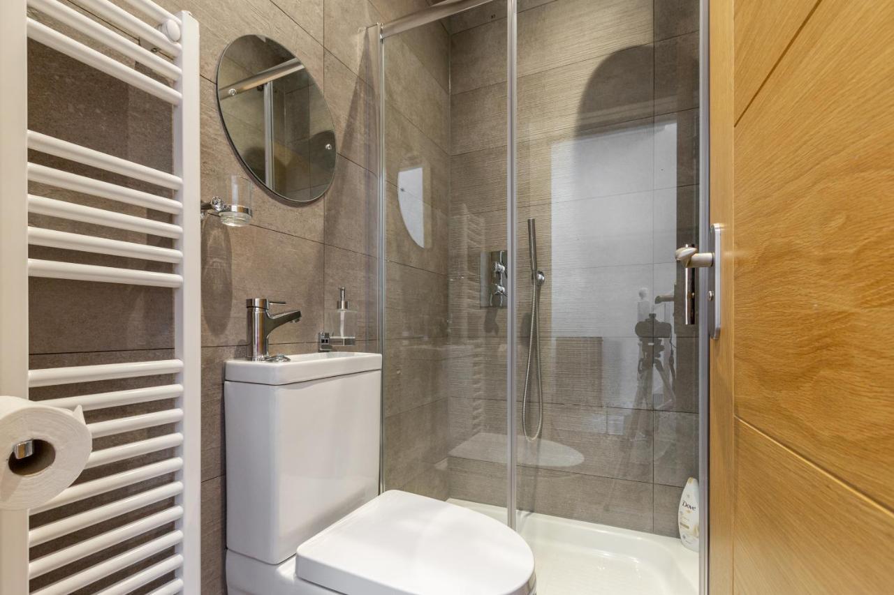Bright Cheery 4 Bd Apartment By Brighton Station ภายนอก รูปภาพ