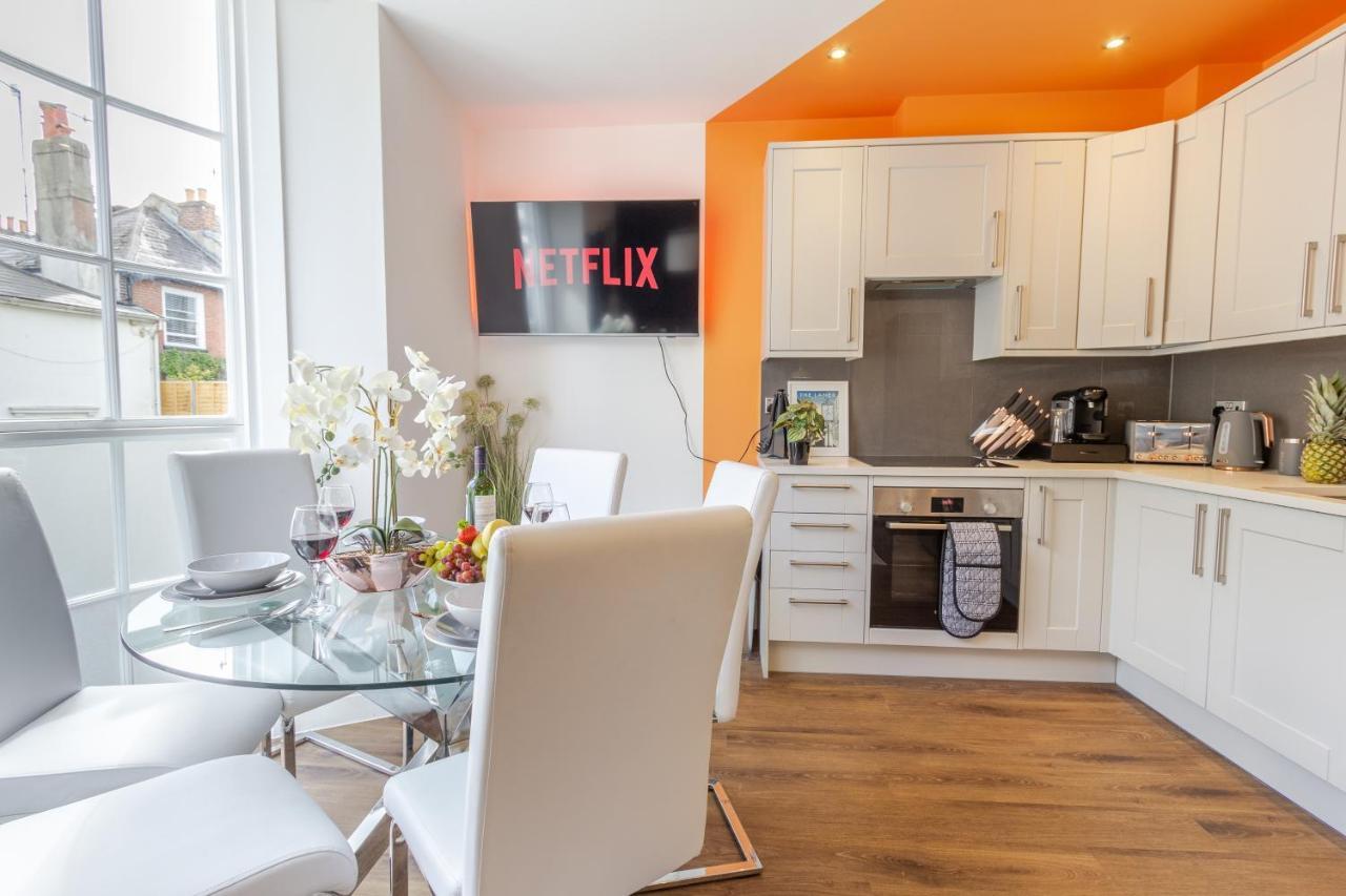 Bright Cheery 4 Bd Apartment By Brighton Station ภายนอก รูปภาพ