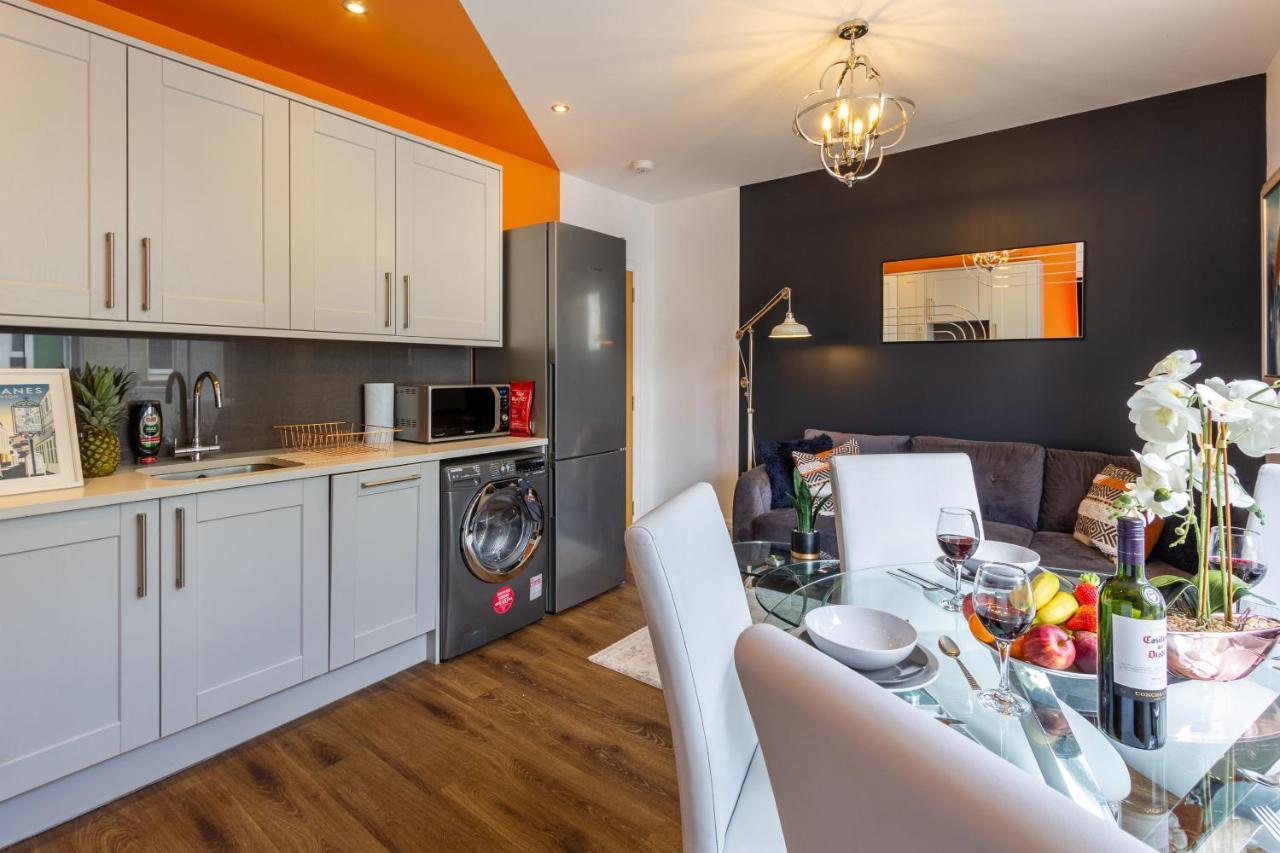 Bright Cheery 4 Bd Apartment By Brighton Station ภายนอก รูปภาพ